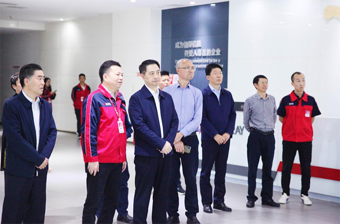 重庆市副市长郑向东率队莅临鑫源农机考察调研